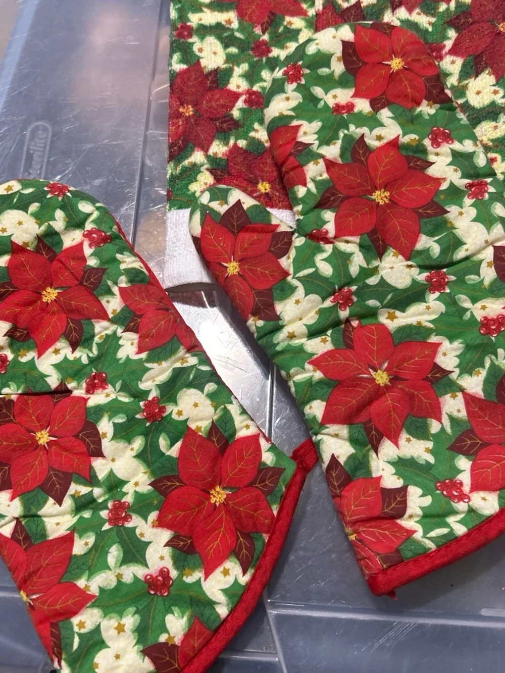Holiday Poinsettia Oven Mitt and Towel Set - Red & Green
